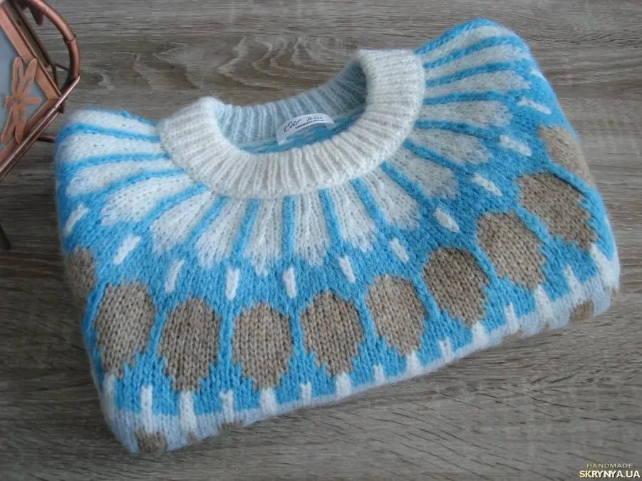 White Womens Scandinavian Sweater Lopapeysa Fair Isle Hand Knitted with a Nordic Beige & Blue Patterned Yoke - EdelWear