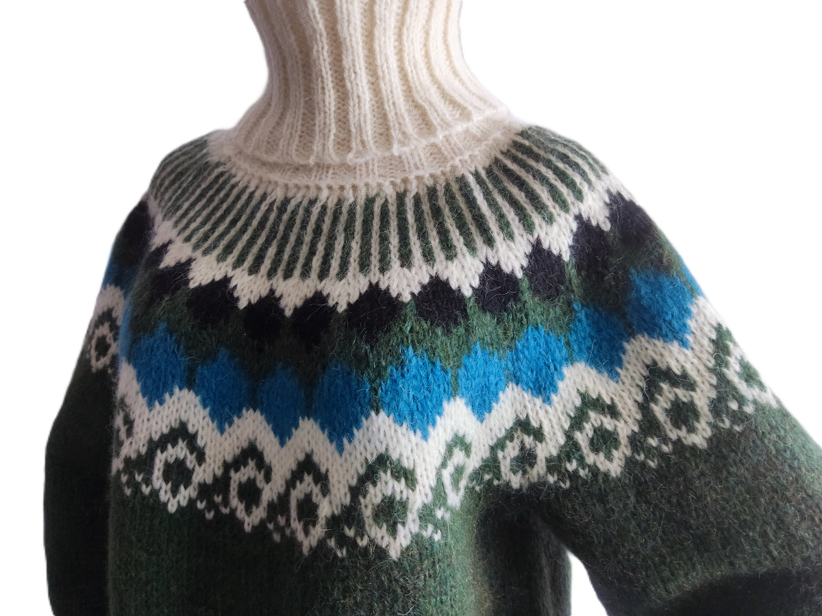 Hand-Knitted Scandinavian Sweater Turtleneck in Camel for Winter Warmth - EdelWear